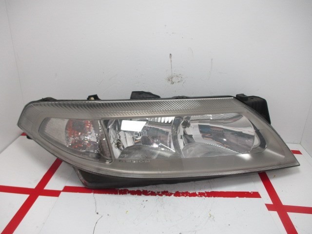 Peças - Farol Direito Renault Laguna Ii 2002